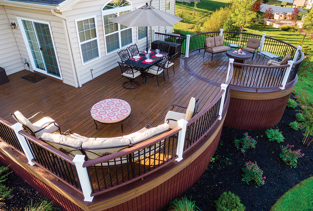 This image presents a remarkable composite deck, which exhibits the material's superior durability and low-maintenance nature. 