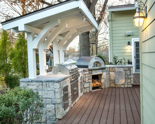 This image features a meticulously well-designed deck, artfully combining comfort, functionality, and style. 